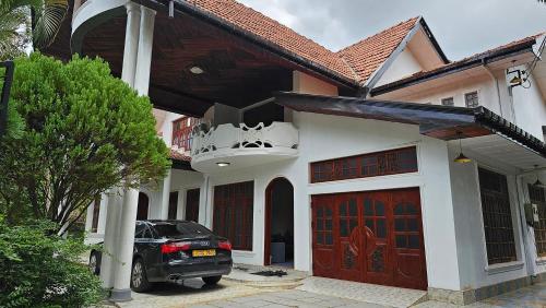 Anuradhapura Villa by TEMCO Holiday Bungalows — 4-Star Luxury Hotel in Anuradhapura, Sri Lanka