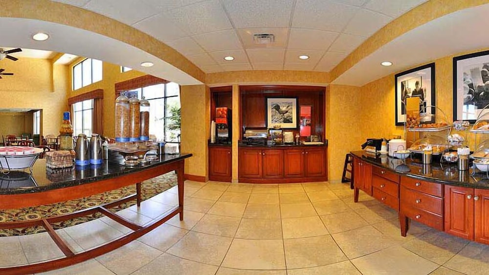 Hampton Inn Quincy - photo 20