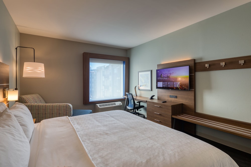 Holiday Inn Express & Suites Charlotte South End by IHG - photo 60