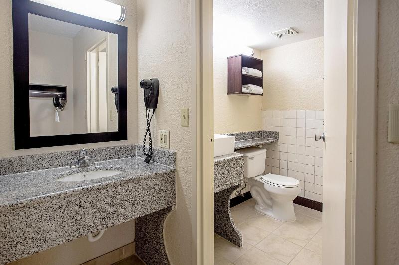 Red Roof Inn Wichita East - photo 70