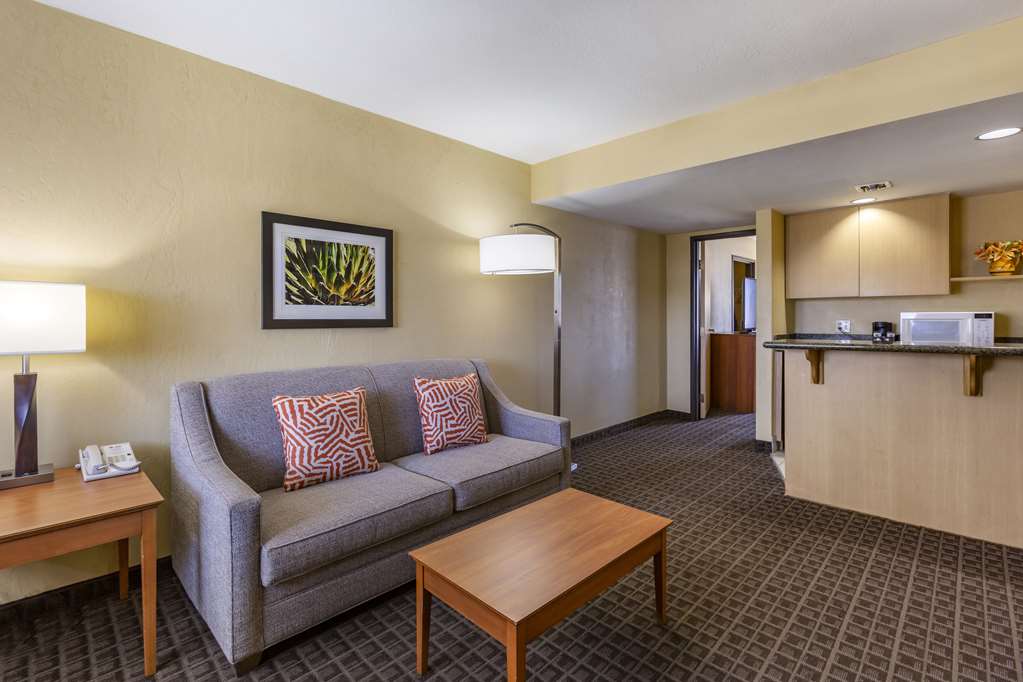 Best Western Plus Scottsdale Thunderbird Suites - photo 17