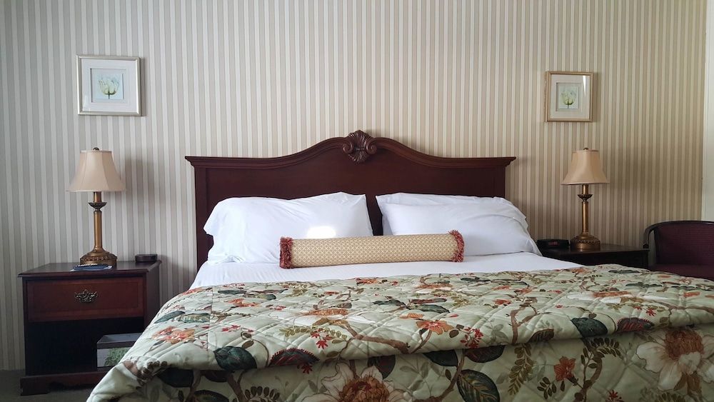 Braeside Lodging in Woodstock, United States