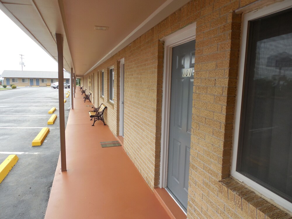 River Heights Motel - photo 13