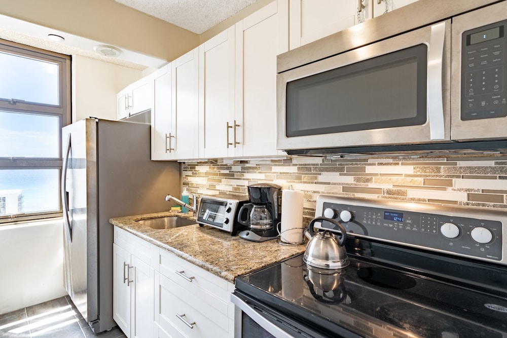 Waikiki Banyan Condo Located One Block From Waikiki Beach by Koko Resort Vacation Rentals - photo 51