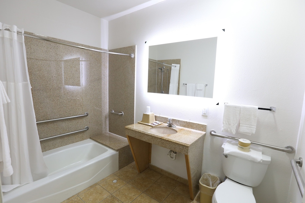 Hotel O Executive Inn & Suites Cuero Hwy 87 - photo 11