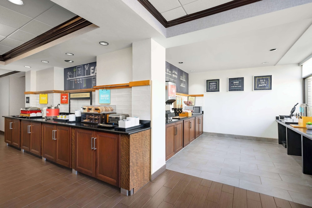 Hampton Inn Long Island Islandia - photo 26