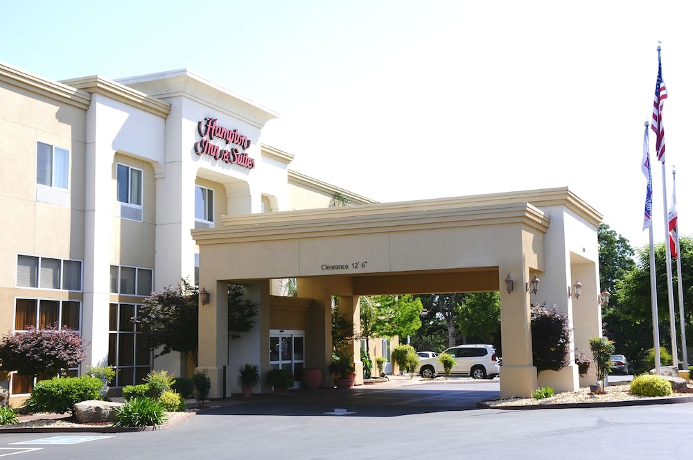 Hampton Inn & Suites Red Bluff - photo 14