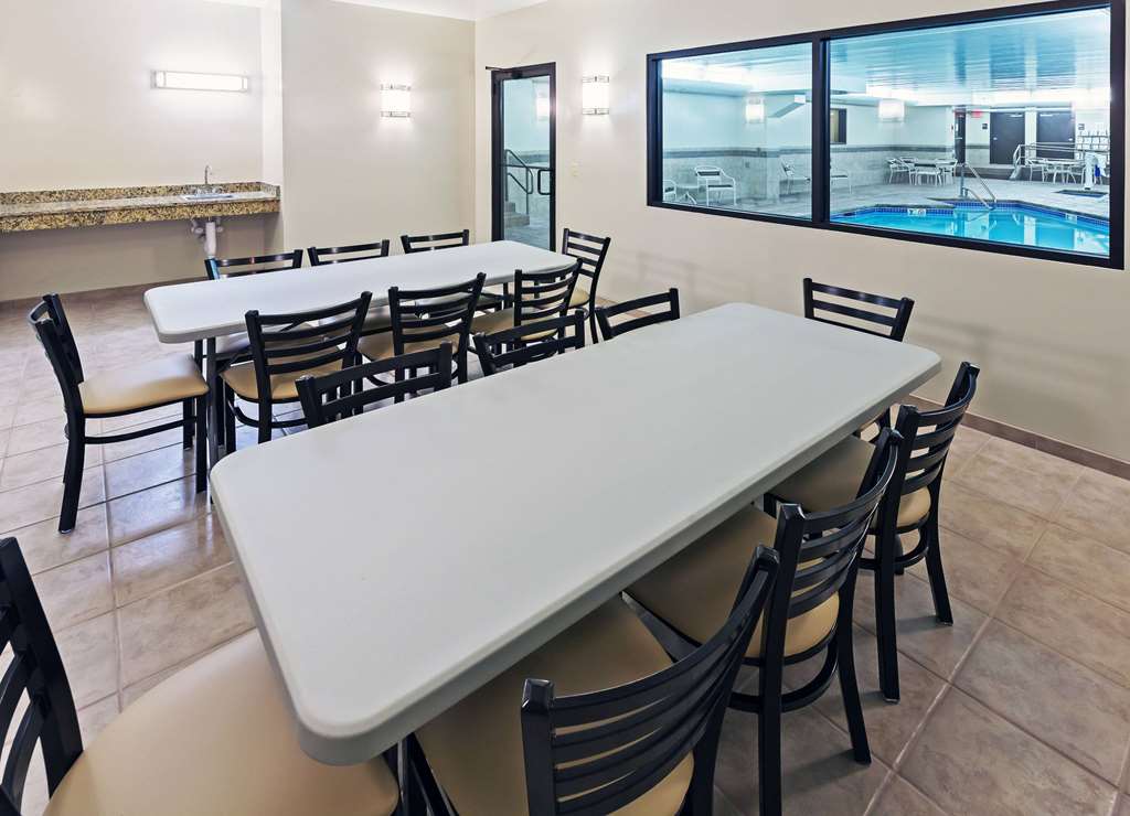 AmericInn by Wyndham Omaha - photo 6