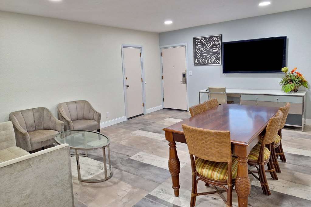 Travelodge by Wyndham Indianapolis Speedway - featured photo