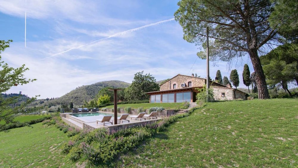 Il Chiesino Bed and Breakfast — 4-Star Luxury Hotel in Montecatini Val Di Cecina, Italy