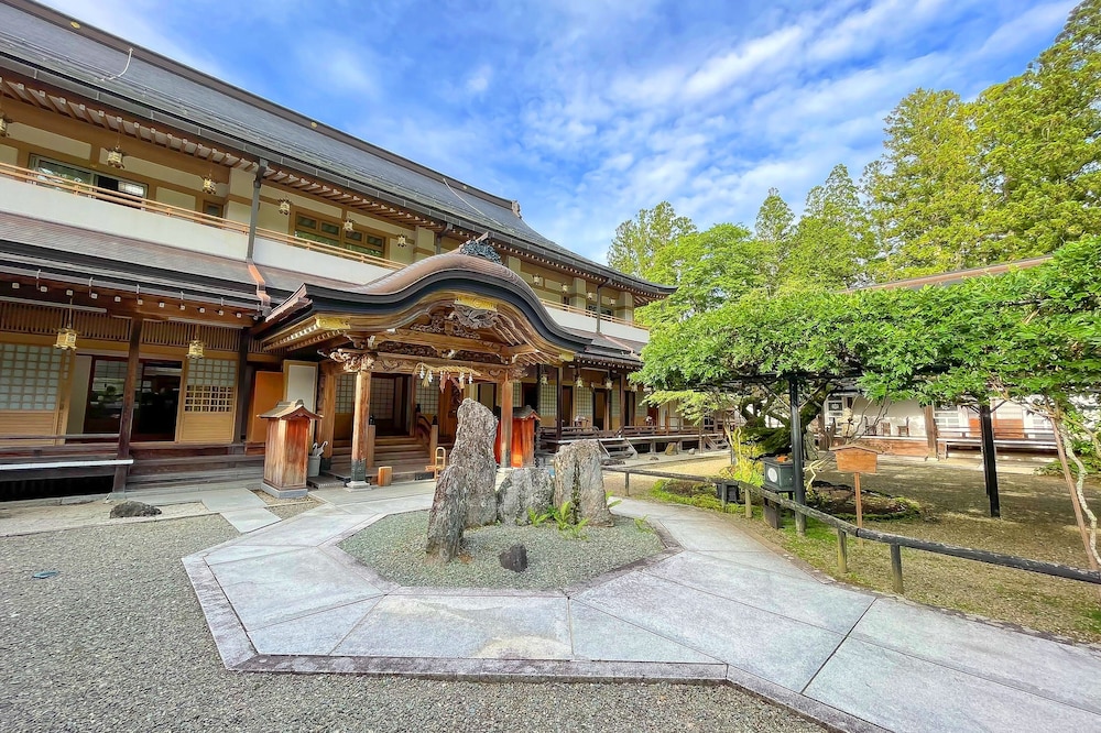 Sojiin - carbon neutral hotel in Koya