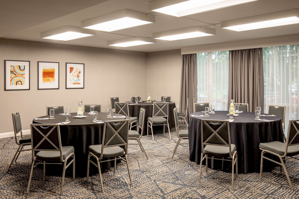 DoubleTree by Hilton Chicago North Shore Conference Center - photo 49