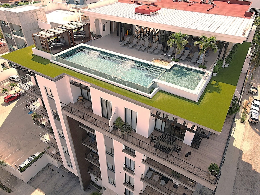 Great Location Great Amenities Sleeps 6 Roma #302 — 4-Star Luxury Hotel in Puerto Vallarta, Mexico