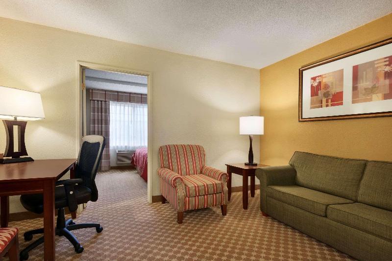 Portage Inn & Suites Kalamazoo - photo 9