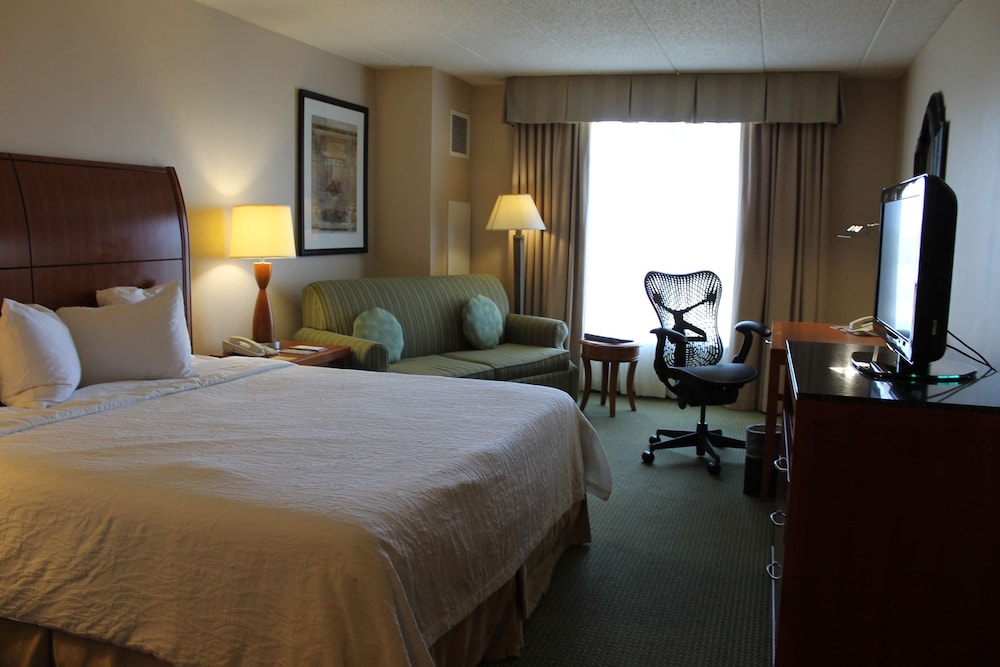 Hilton Garden Inn Addison - photo 13