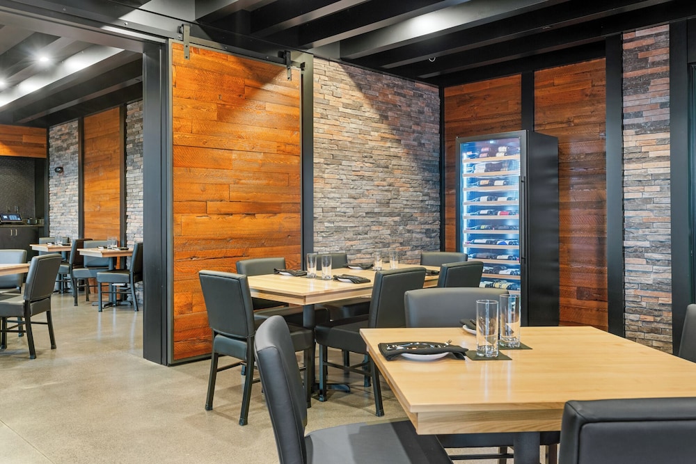 Cobblestone Hotel & Suites Lynden - photo 87