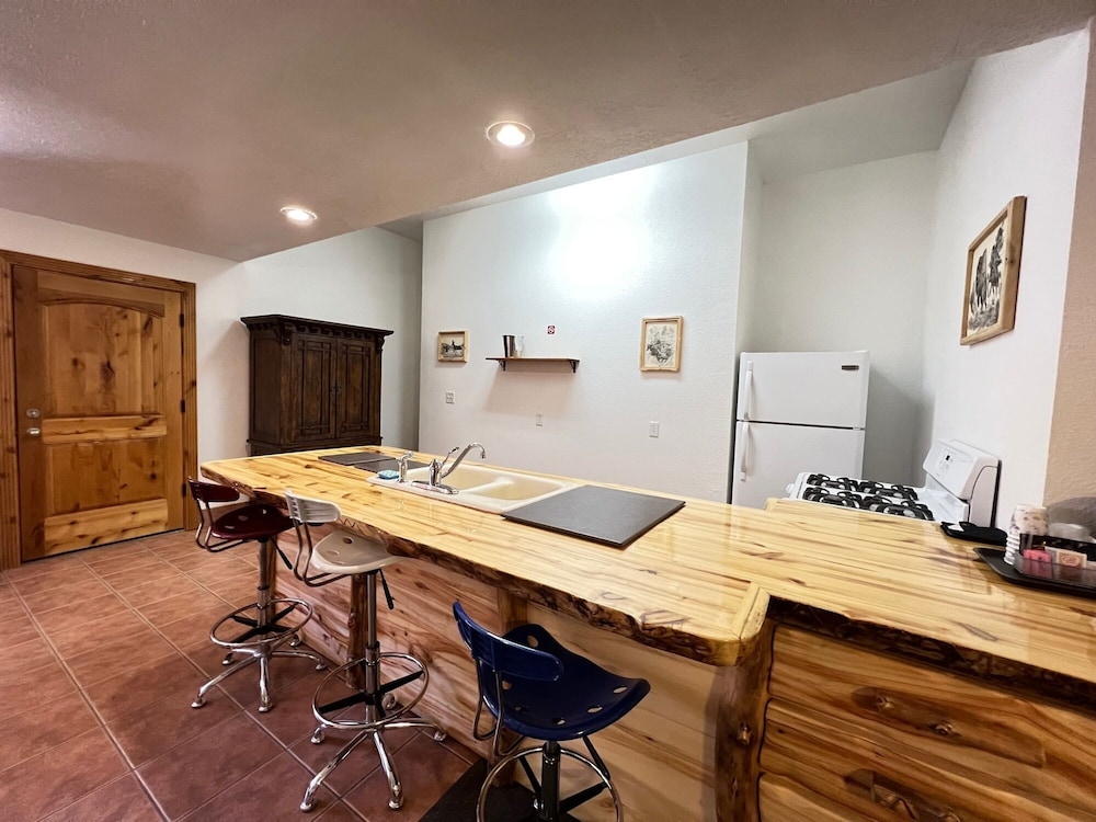 The Snuggle Inn - photo 41