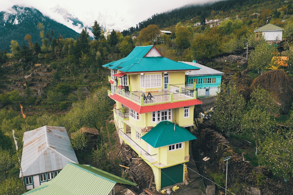 Hotel Kalpa Deshang in Kulu, India