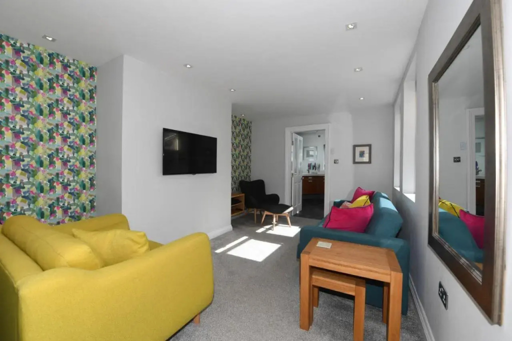 Courtyard Mews 2 large en suite bedrooms Garden Harrogate Holiday Apartments