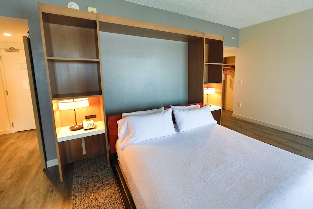 Hilton Garden Inn Savannah Historic District - photo 39