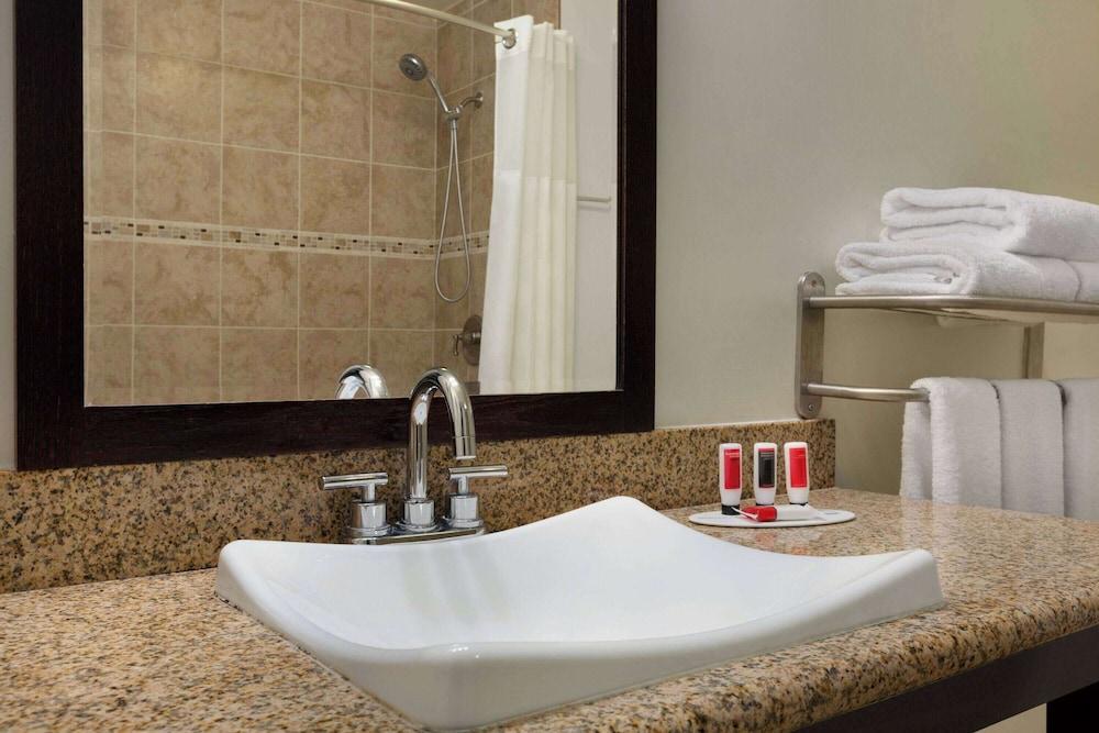 Ramada By Wyndham Oakland Downtown City Center - photo 22