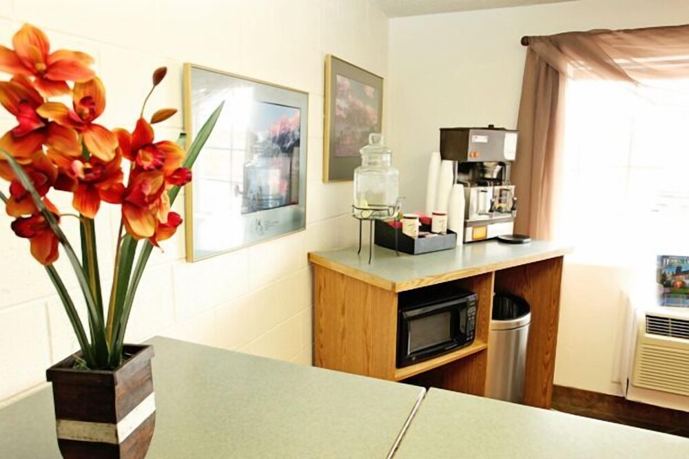 1st Choice Inn Rawlins - photo 11