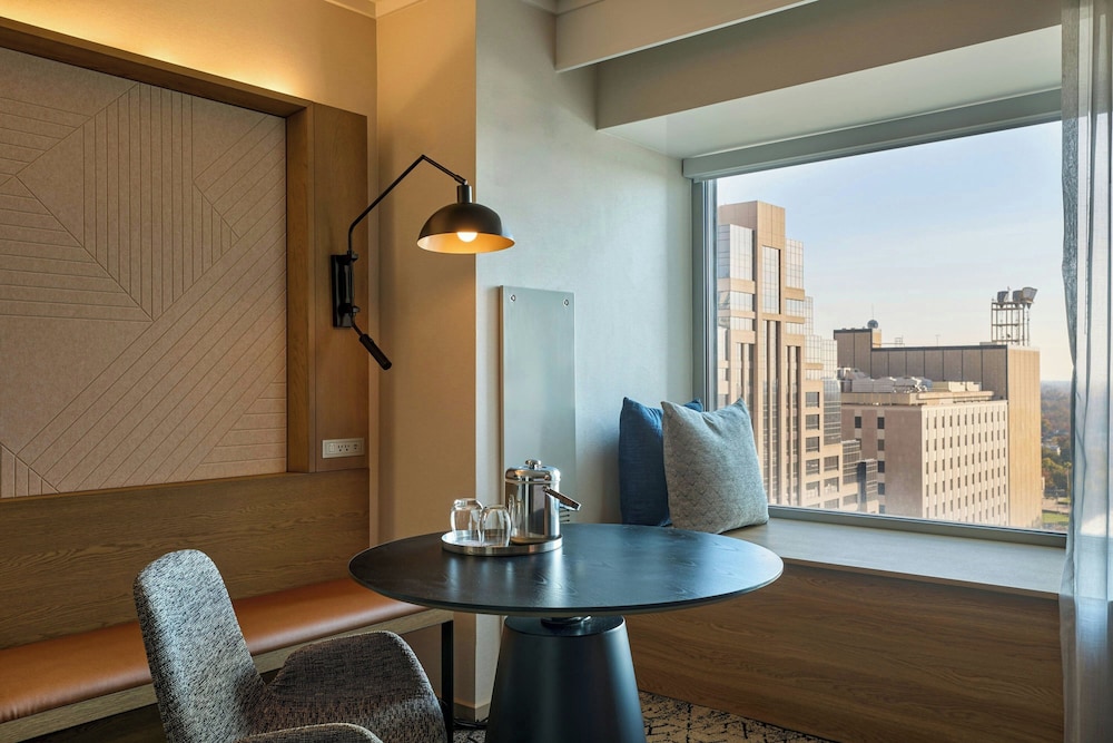Sheraton Grand Sacramento Hotel - photo 13