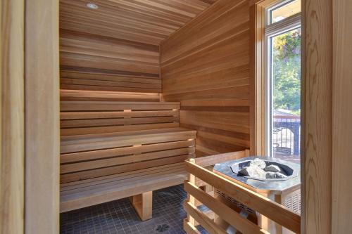 Tremblant Prestige Les Eaux 235 1 — 4-Star Luxury Hotel in Mont-Tremblant, Canada