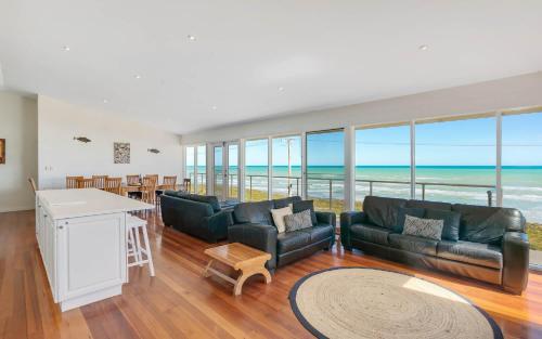 124 Surfers Pde Byo Linen Beachfront — Middleton