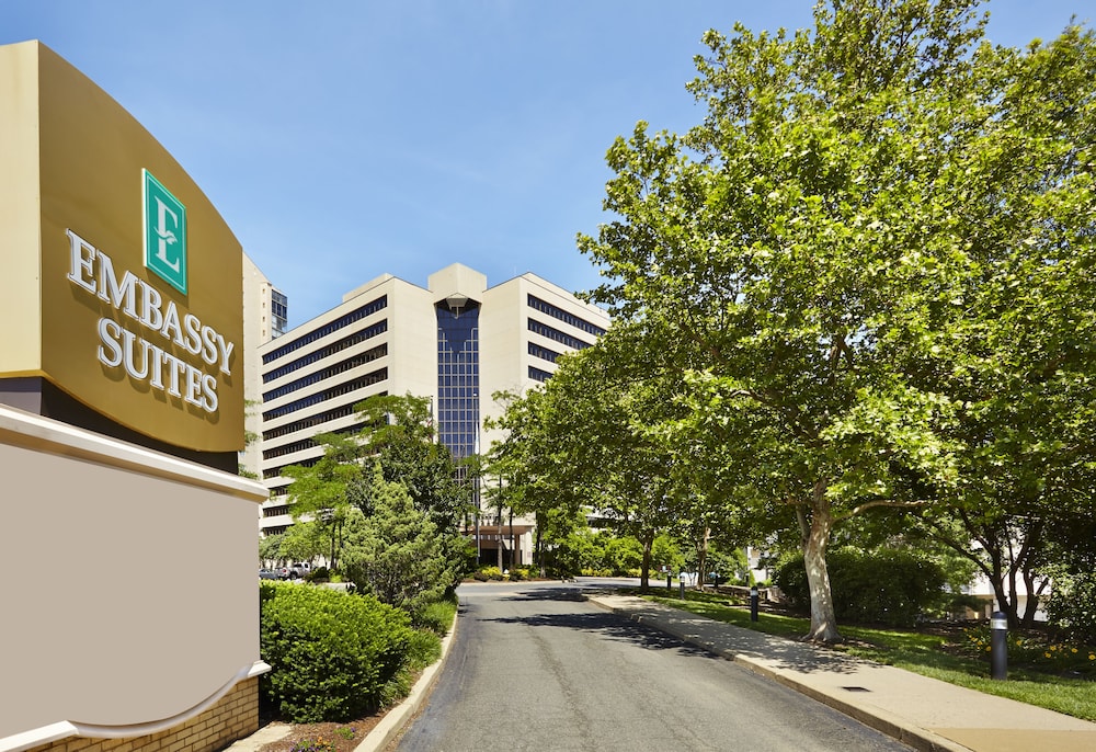 Embassy Suites by Hilton Crystal City National Airport - photo 49
