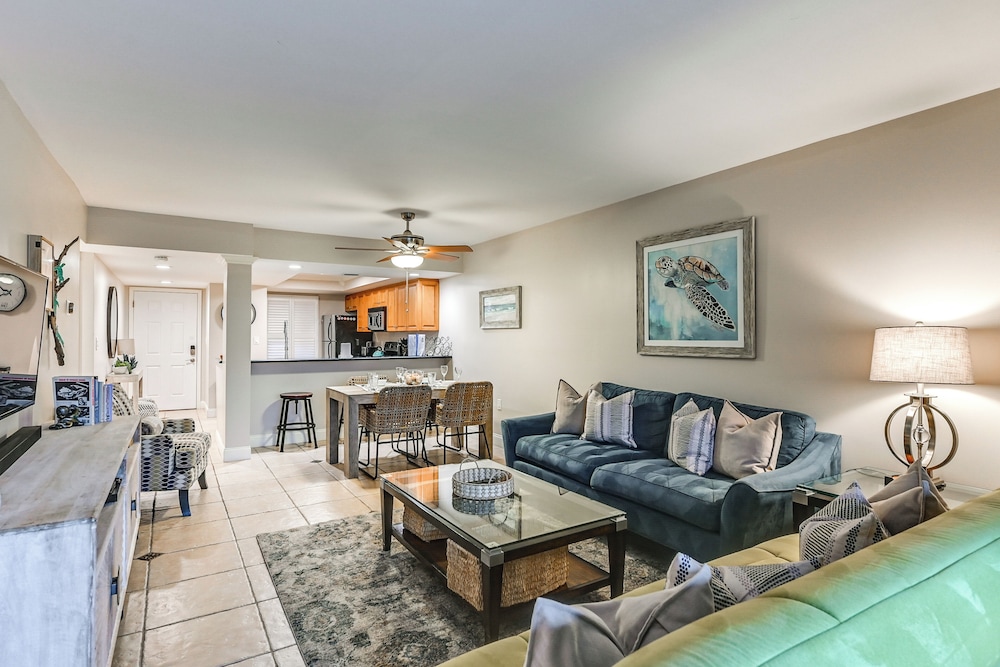 Beachy Marco Island Condo With Resort Amenities - photo 5