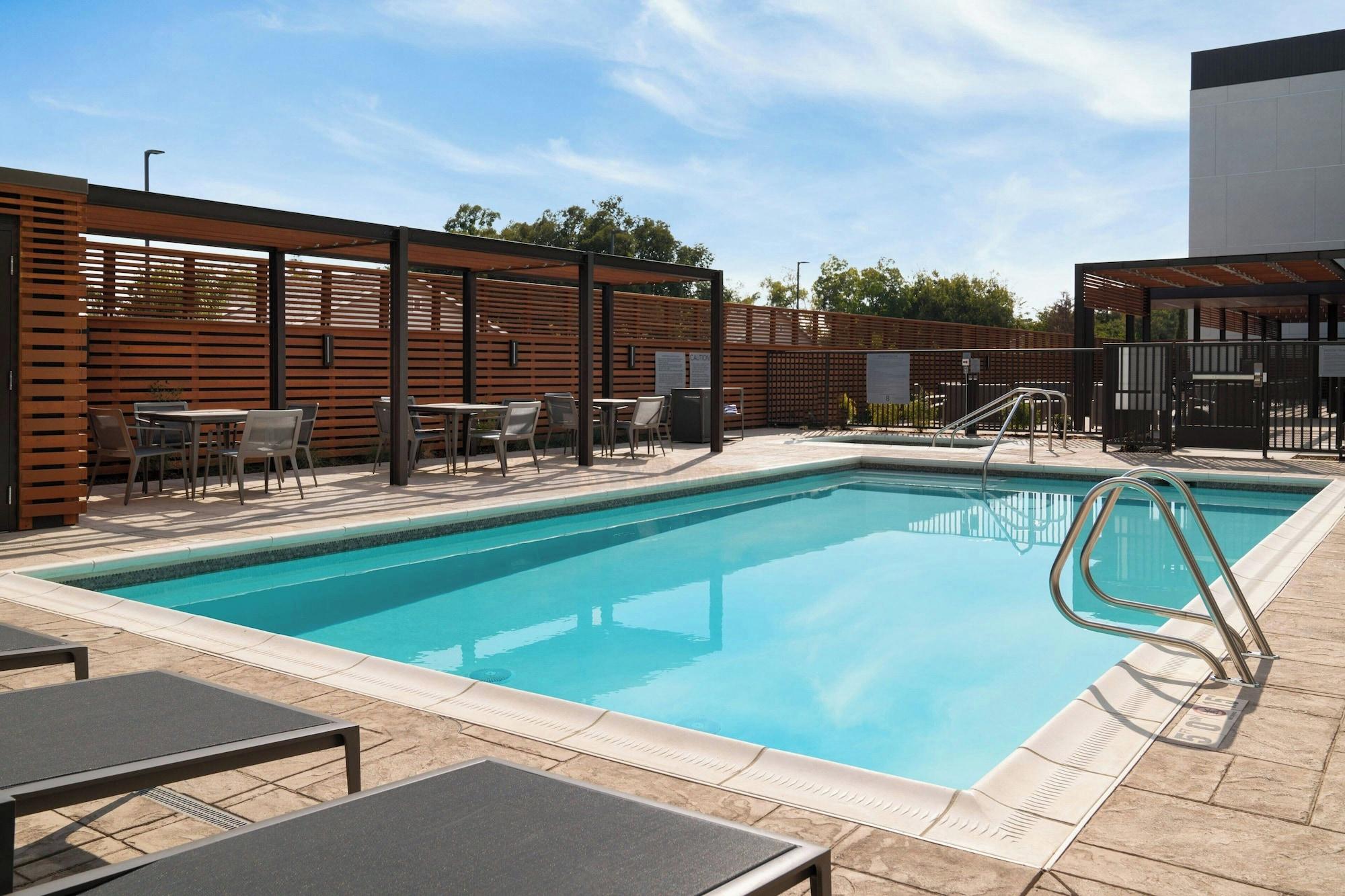 Courtyard by Marriott Fresno Clovis - photo 2
