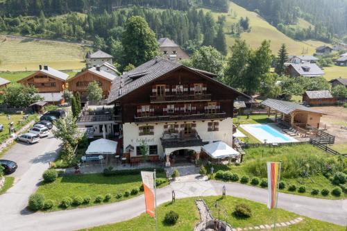 Schlosswirt - carbon neutral hotel in Grosskirchheim