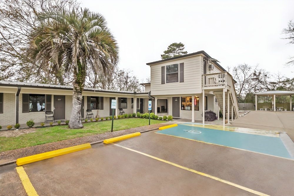 Oyo Hotel Sulphur La Hwy 90 West in Sulphur, United States