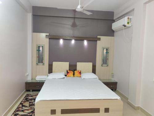 Om Paradise Hotel in Ujjain Best Place to Stay near Mahakaleshwar Temple in Ujjain, India