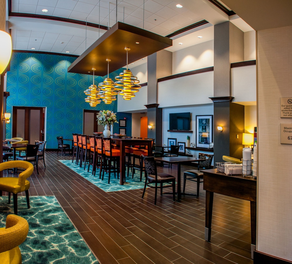 Hampton Inn & Suites Mishawaka South Bend at Heritage Square - photo 7