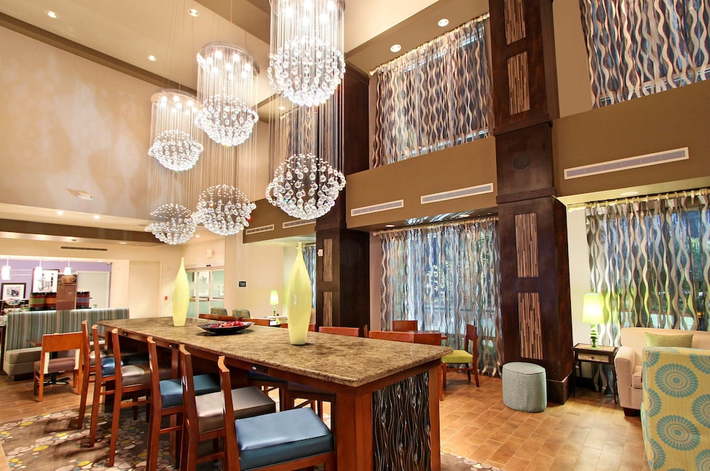 Hampton Inn & Suites Winnie - photo 8