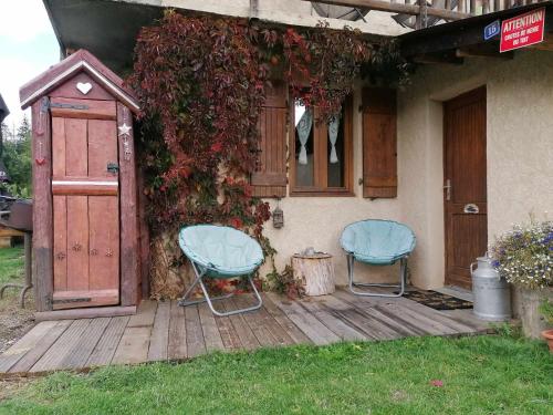 Studio En Rez de Chaussee Avec Jardin Partage. in Vars, France