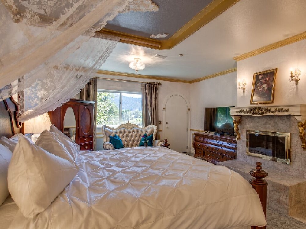 Storybook Riverside Inn - photo 21