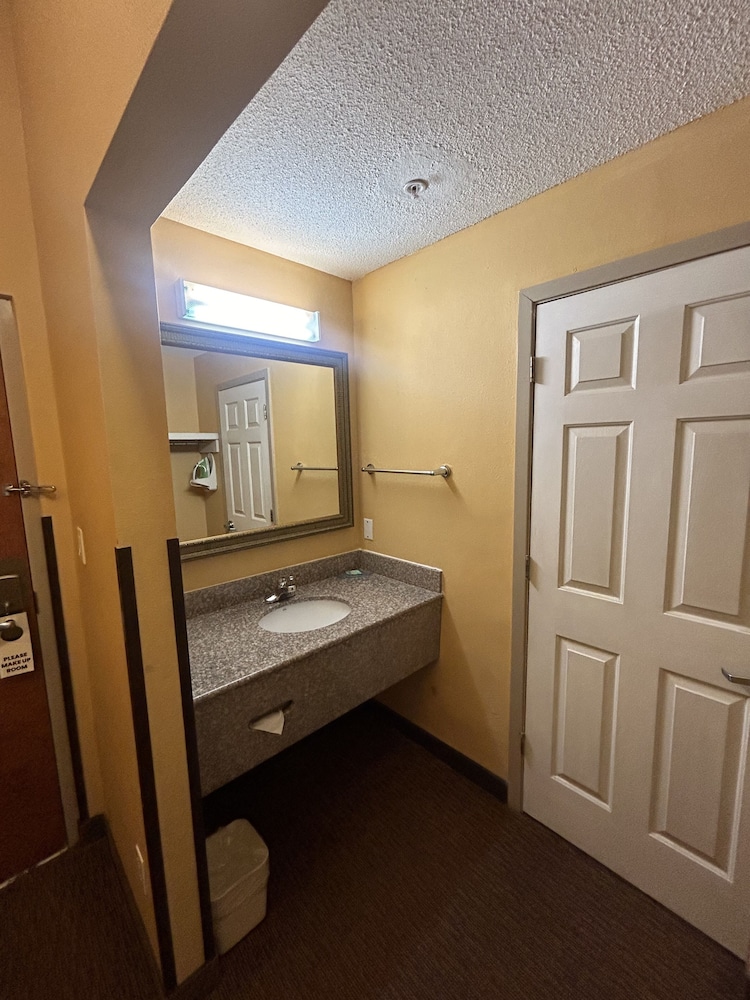 Comfort Inn Near Medical Center - photo 25