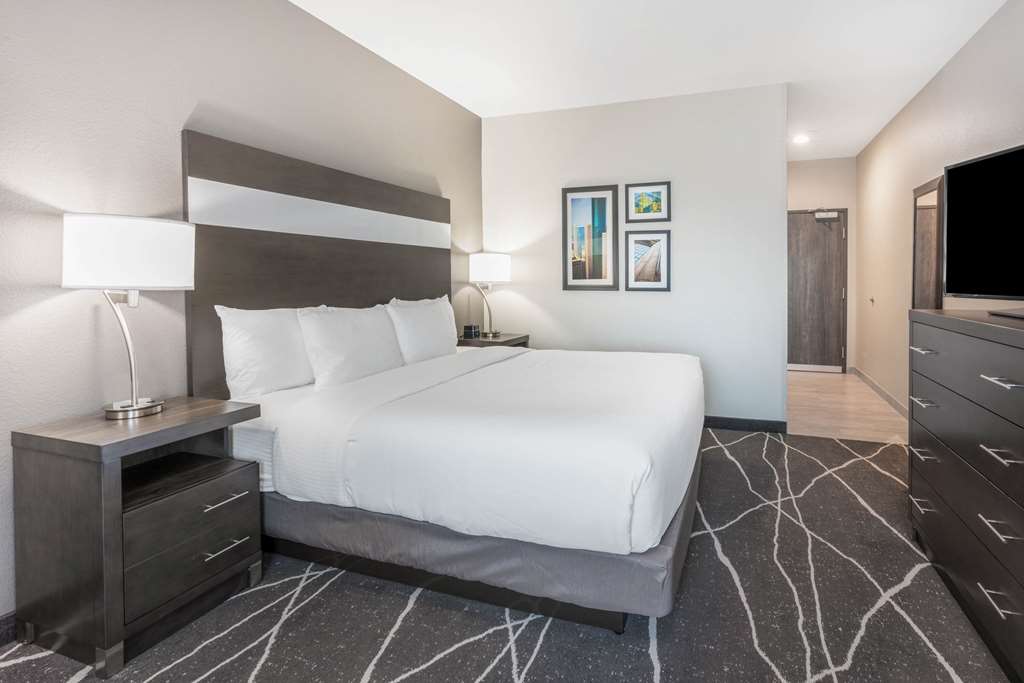 La Quinta Inn and Suites by Wyndham Houston Spring South - photo 17