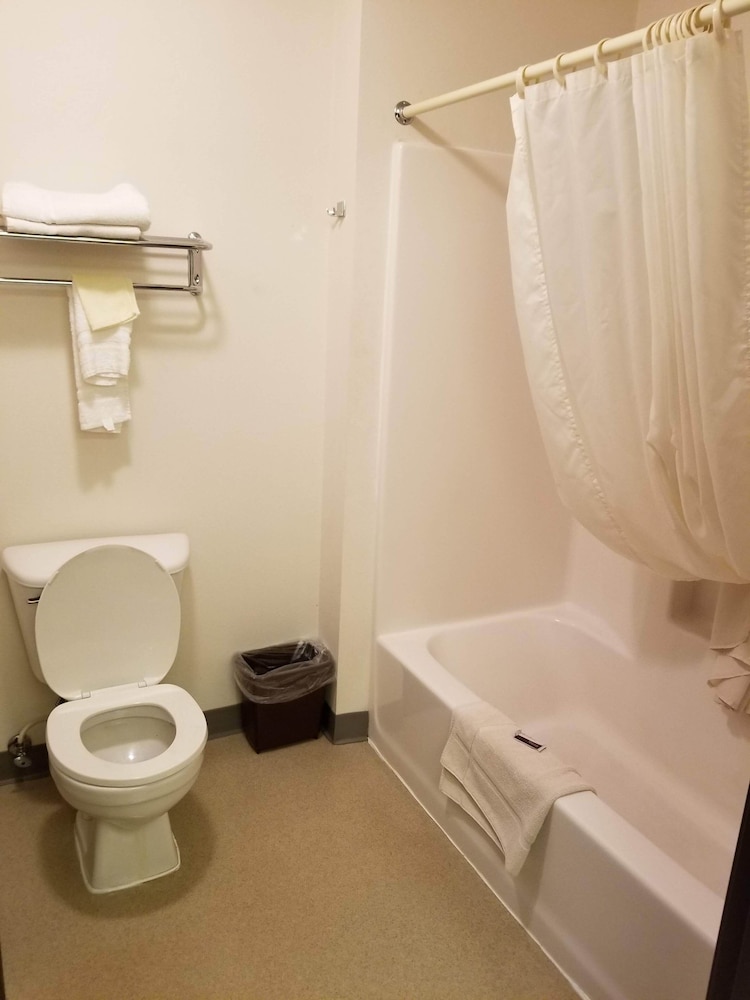 Bilmar Inn & Suites Dell Rapids Near Sioux Falls - photo 93