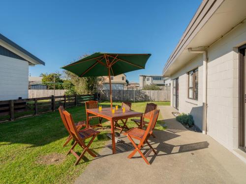 Location Plus Whangamata Holiday Home — 4-Star Luxury Hotel in Whangamata, New Zealand