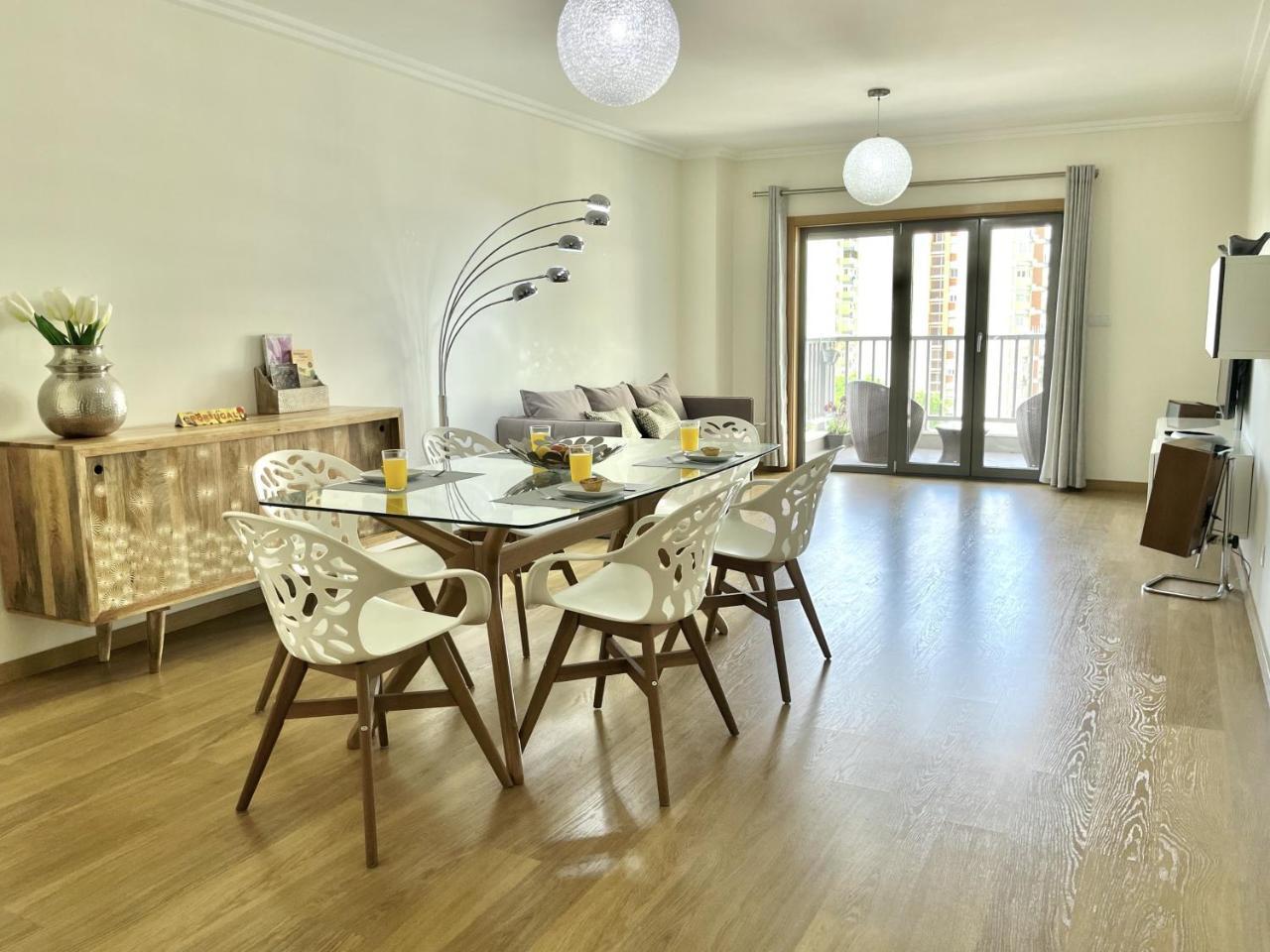 Modern & Spacious APT with River View — 4-Star Luxury Hotel in Lisbon, Portugal