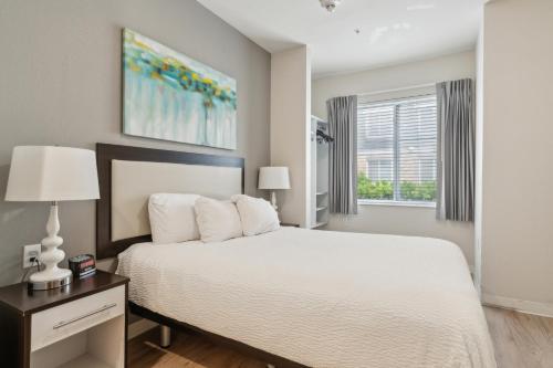Simplicity At the Rim 1117 I Spacious 1 Bed 1 Bth — 4-Star Luxury Hotel in San Antonio, United States