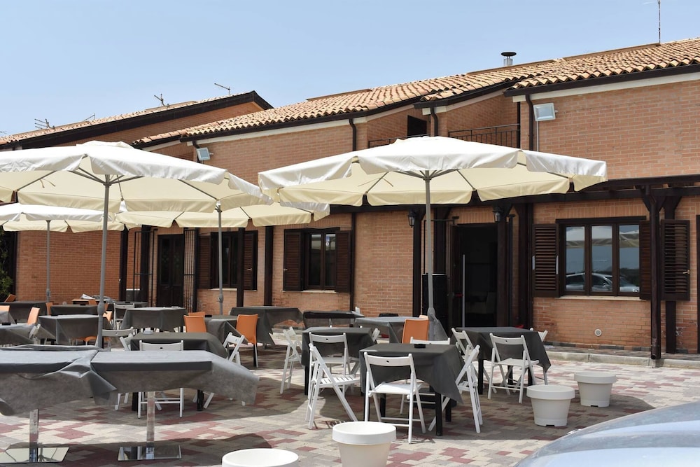 Hotel Riviera Village — hotel in Butera