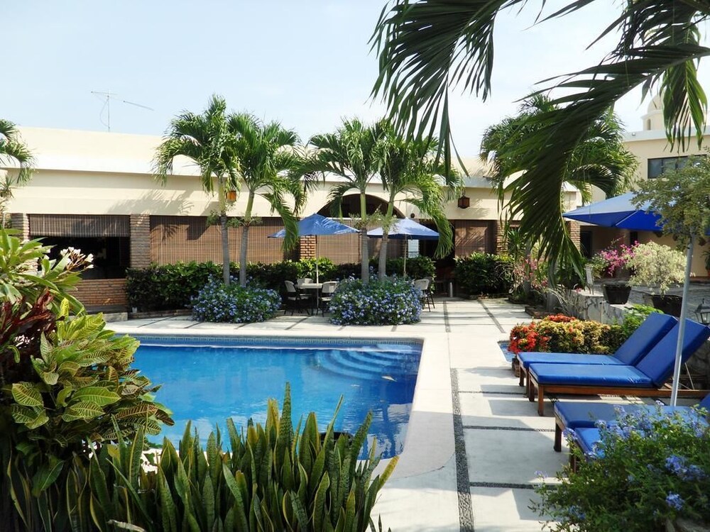 Montroi Express in Colima, Mexico