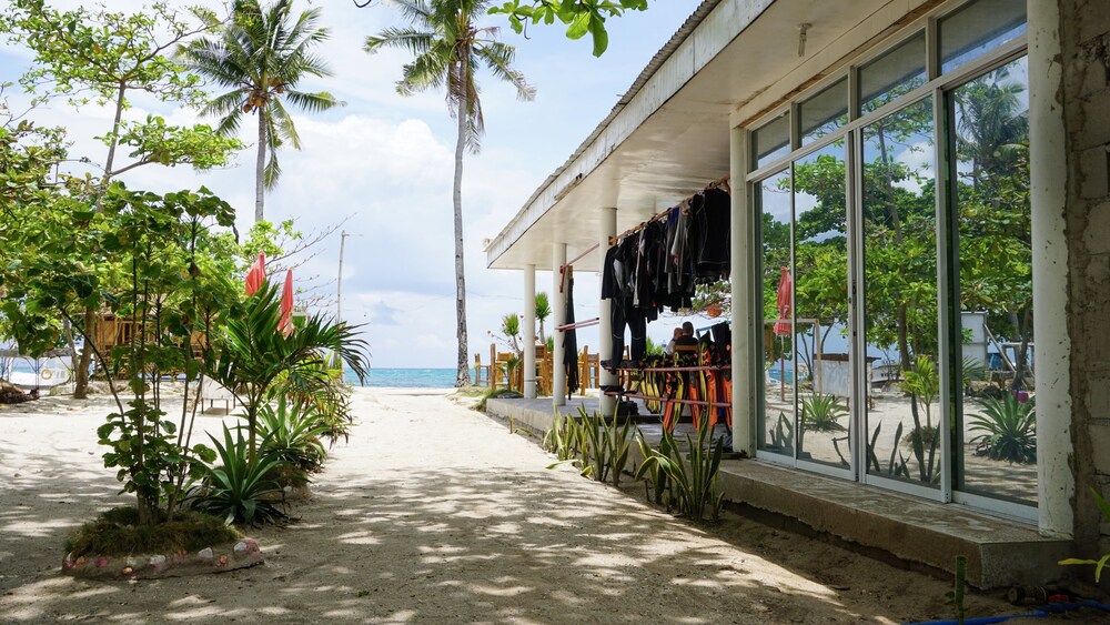 Mabuhay Thresher Dive Resort