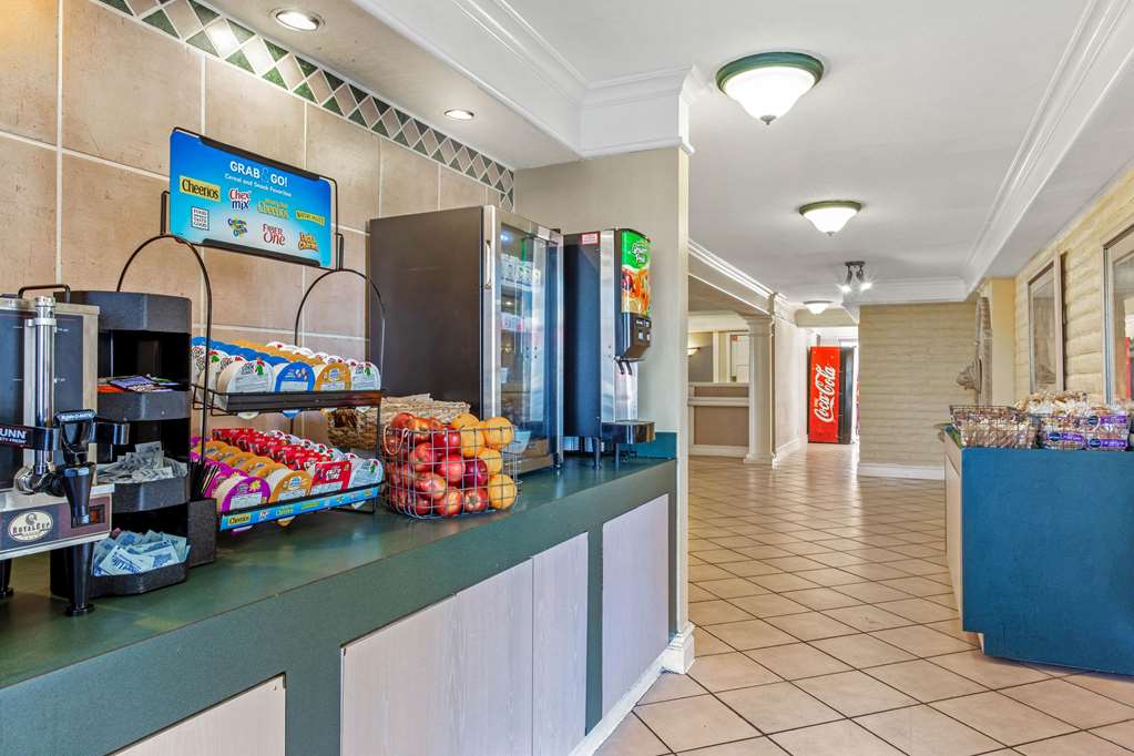 La Quinta Inn Tampa Bay Pinellas Park Clearwater - photo 41