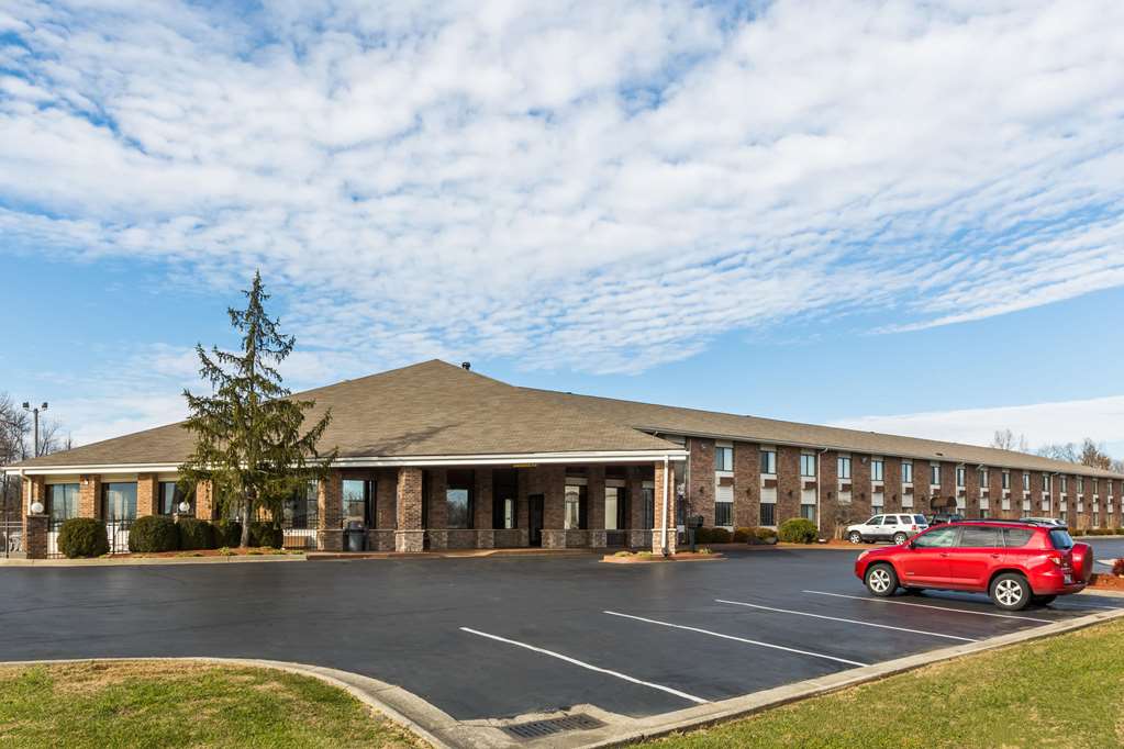 Baymont by Wyndham Louisville South I 65 — hotel in Brooks